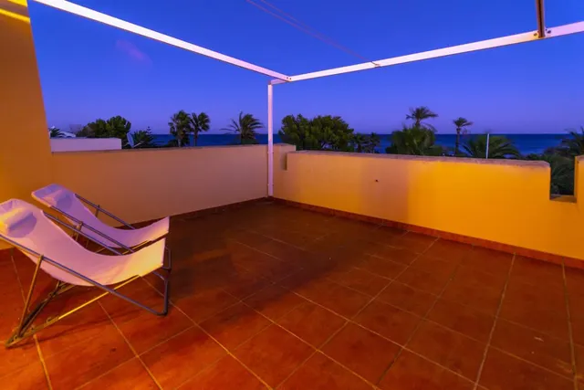 Magnifica villa de 347m2, situada a 1ª línea de mar — 32