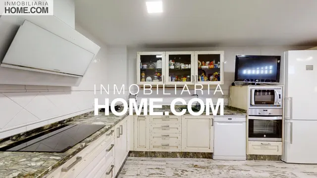 Espectacular adosado de 332 m2 con 5 dormitorios y gran Apartamento!! — 19
