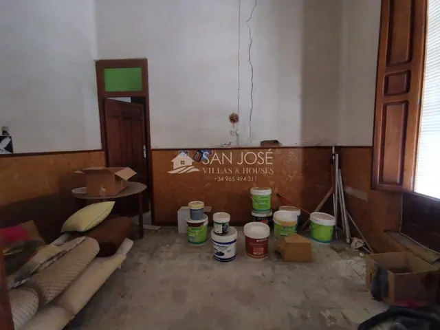 SE VENDE CASA EN JACARILLA,  PARA REFORMAR — 13