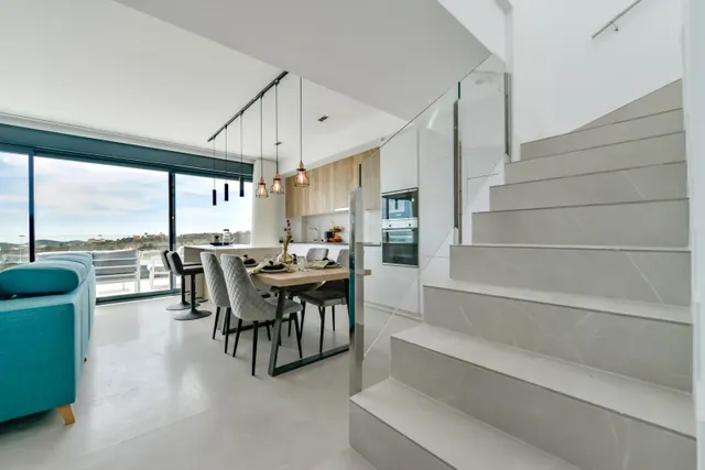 FABULOSO ÁTICO EN RESIDENCIAL DE LUJO CON VISTAS AL MAR EN FINESTRAT. — 11