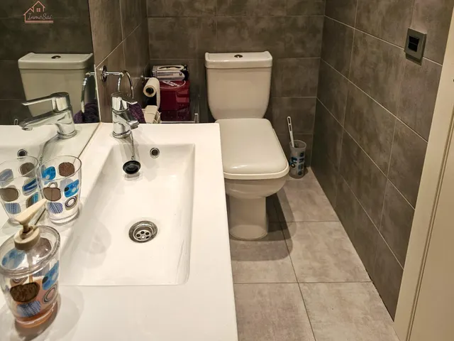 Inmueble en venta con terraza, plaza de garaje y trastero junto al Metro Urgel! — 32