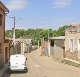CASA EN CASTROGONZALO