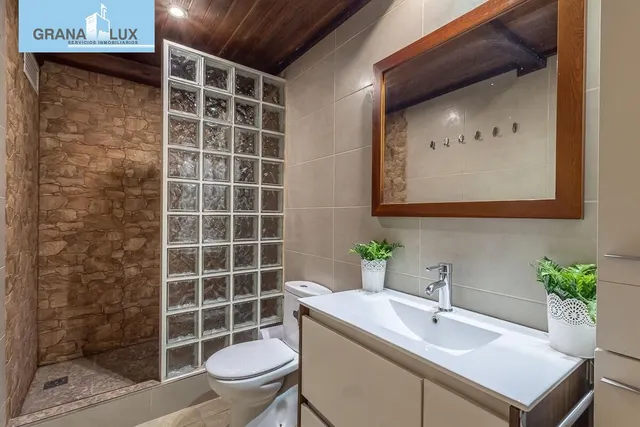 Chalet independiente con pozo propio y placas solares — 22