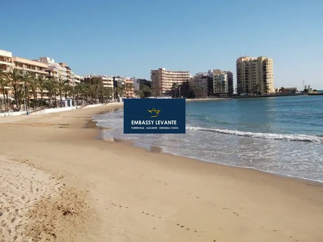 VENTA de DOS LOCALES en ZONA PREMIUM de OCIO  + vivienda de tres dormitorios  ZONA CENTRO PASEO MARITIMO — 46