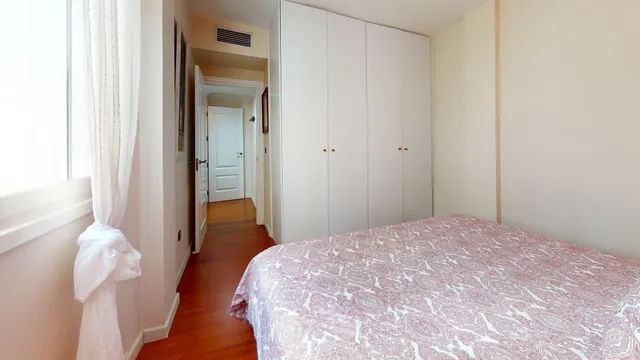 Magnifica vivienda de 4 dormitorios, convertida en 3 dormitorios, con dos baños, vestidor y terraza — 28