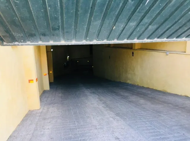 Se vende Plaza de Garaje cerrada en Edificio Aurora II — 2