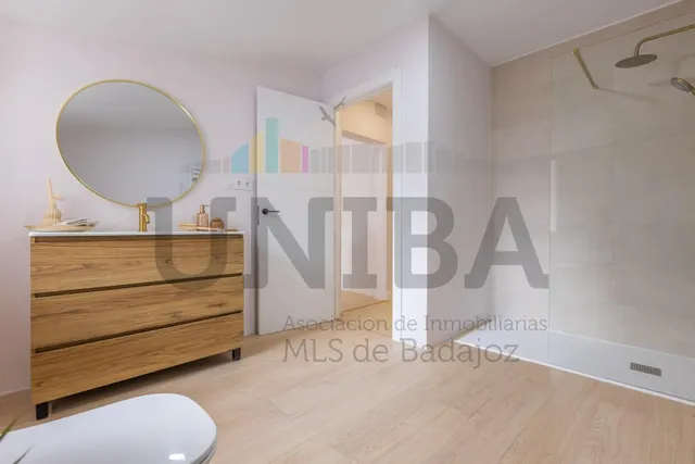 PISO TOTALMENTE REFORMADO EN EL CASCO ANTIGUO, JUNTO A PUERTA PALMAS — 17