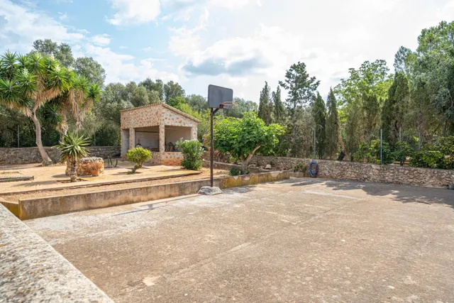 Chalet urbano con piscina y jardín en Sa Cabaneta — 40