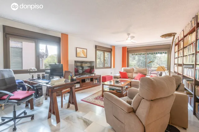 Exclusivo piso señorial con terraza en el Paseo del Salón (Cuesta de Escoriaza), con cochera y trastero. — 7