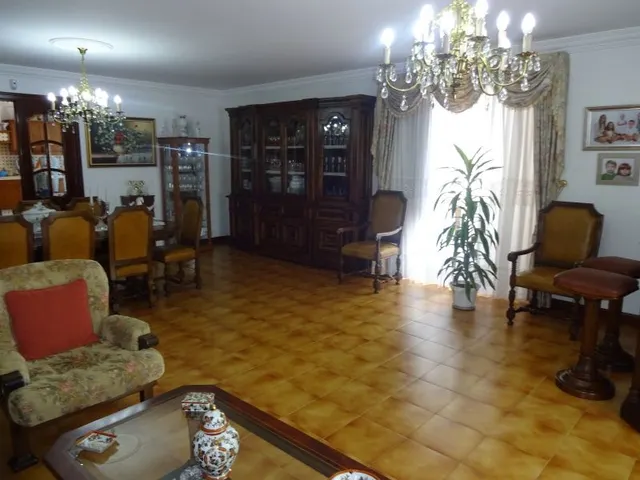 SE VENDE CASA SEÑORIAL PAREADA DE PIEDRA REFORMADA Y EN PERFECTO ESTADO EN PADRON — 11