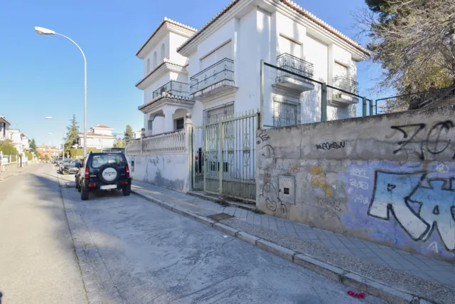 CASA Y PARCELA PARA USOS MULTIPLES. ZONA SERRALLO — 7