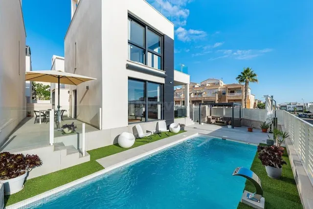 Espectacular villa independiente en esquina con piscina en O - foto 2