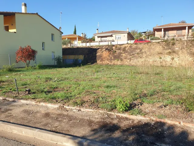 Parcela edificable de 424 m2 en la urbanización Les Roques,  - foto 4