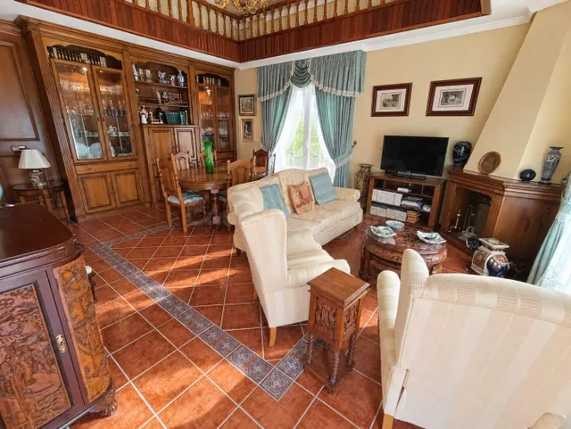 EXCLUSIVA PROPIEDAD EN PARCELA DE 5.000 M2 CON PISCINA, Y VI - foto 4
