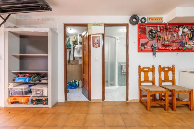 CHALET CON PISCINA Y JARDÍN A SOLO 10 MINUTOS DE GRANADA — 46