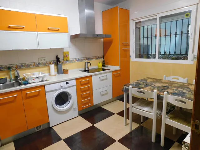 Chalet Adosado en Yuncler 3 Plantas para entrar a vivir — 9
