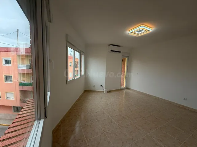 ¡PISO TOTALMENTE REFORMADO, MUY LUMINOSO Y TODO EXTERIOR! - foto 2