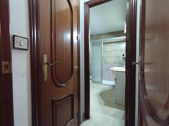 El verdadero lujo en el Realejo es tener tu propia cochera y compartir el edificio con un solo vecino. — 48