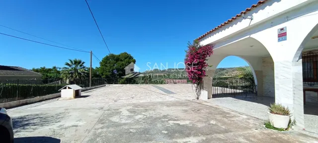 SE VENDE CHALET EN ELCHE — 26