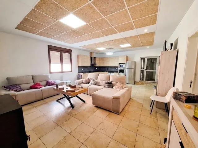 Vivienda reformada + Negocio con garaje, en Pinoso | ¡Vive, trabaja o invierte! — 3