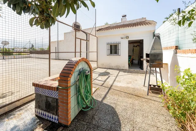 Amplio Chalet con piscina, pista deportiva y vistas en Ogíjares. — 30