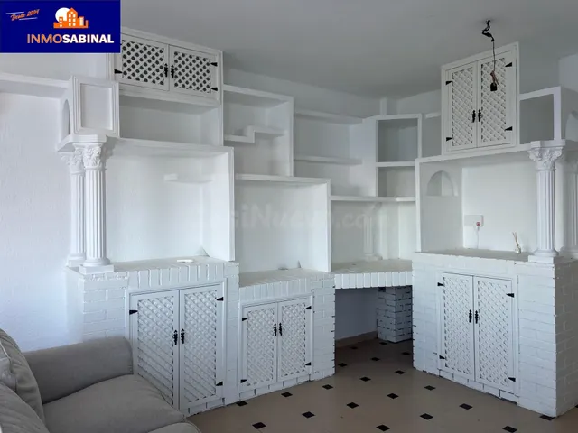 Impresionante Piso en Primera Línea de Playa en La Romanilla, Roquetas de Mar por €310.000 — 3