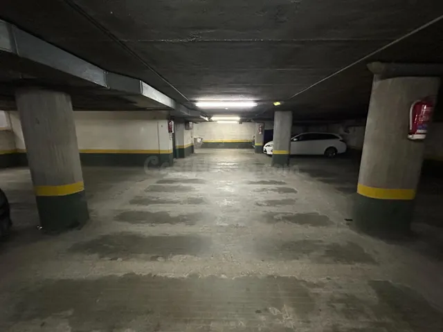 SE ALQUILA PARKING EN EL CENTRO DE PONFERRADA. - foto 3