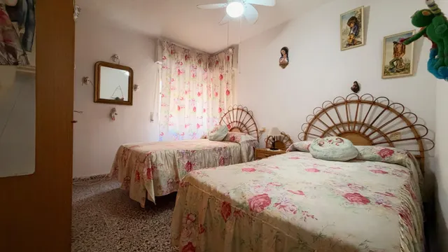 Piso de 3 dormitorios y 2 baños para reformar a 150 m de la Playa del Acequión — 8
