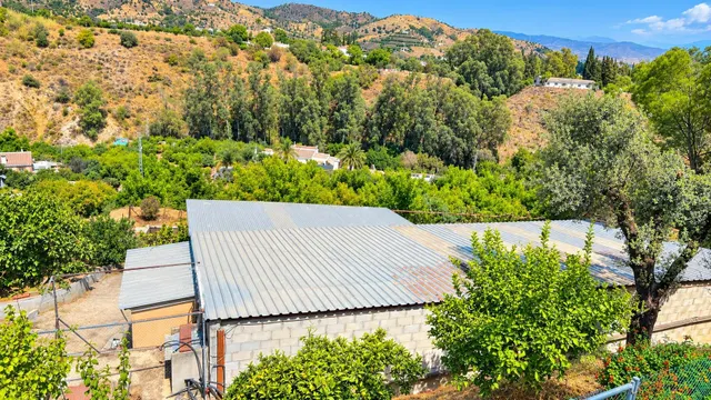 VENDE EN EXCLUSIVA CHALET INDEPENDIENTE EN COÍN — 49