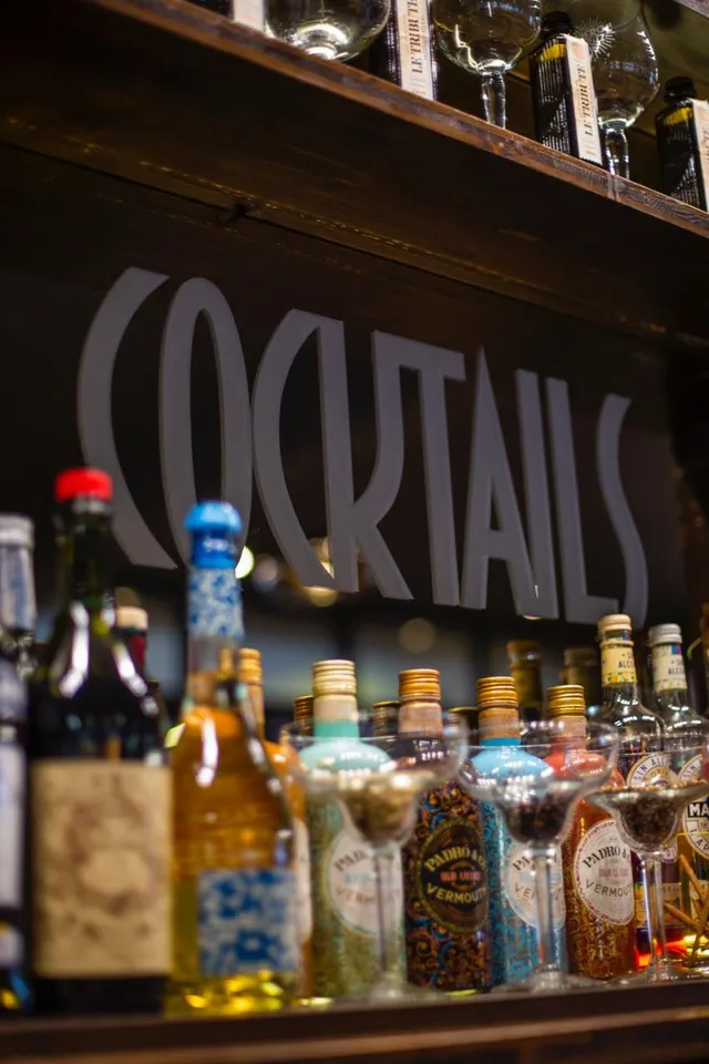 LOCAL COMERCIAL EN TRASPASO  EN SALOU CENTRO EN PLENO FUNCIONAMIENTO — 17
