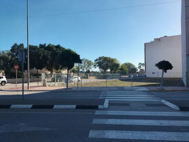 ️ Parcela urbana en esquina – Oportunidad estratégica en Cal - foto 3