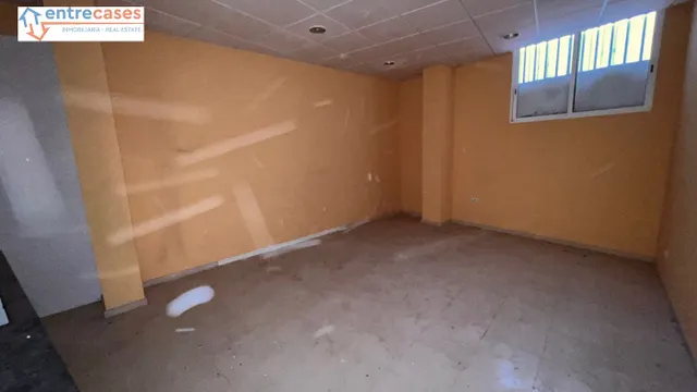 LOCAL COMERCIAL EN RICARDO PORTALES — 33