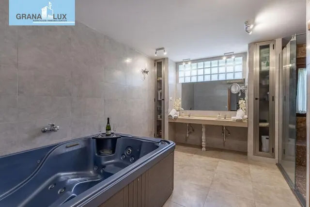 Chalet independiente con pozo propio y placas solares — 13