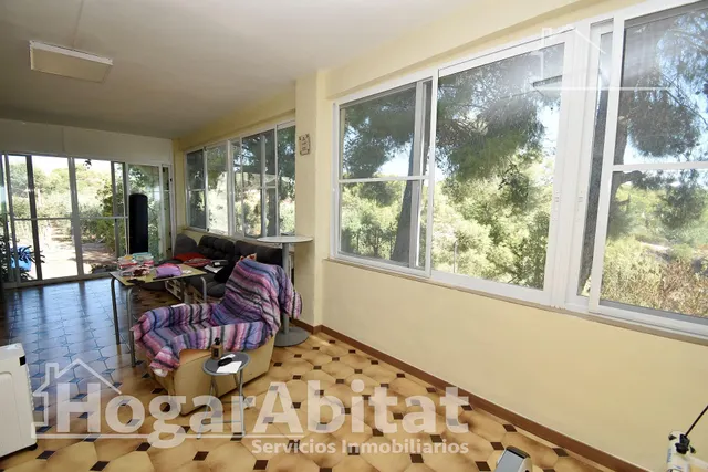 ¡chalet con piscina, zona de aparcamiento, placas solares y gran parcela! — 48