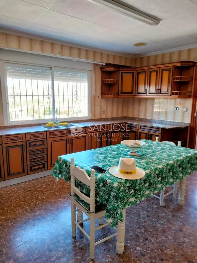 SE VENDE CHALET EN ELCHE — 42