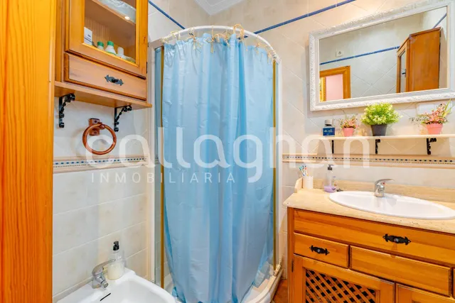 Amplia casa de pueblo con 6 habitaciones en Moncada — 42