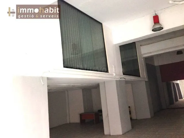 Local de 80 m2 mas 55 m2 de altillo en cap pont — 14