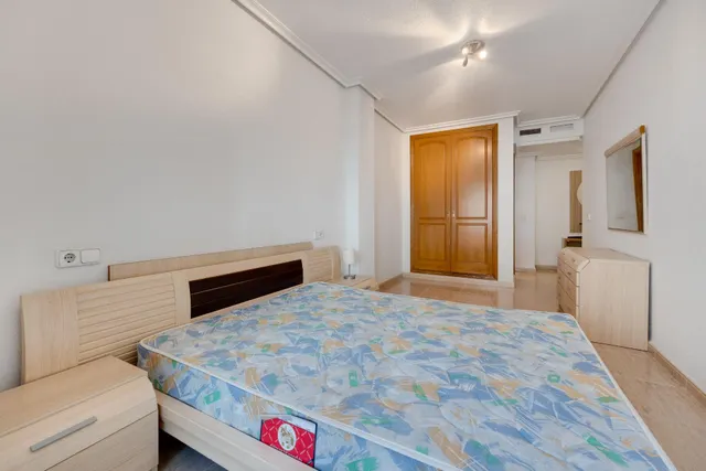 Venta de amplio apartamento seminuevo Ed.Torreaguas Torrevieja — 16