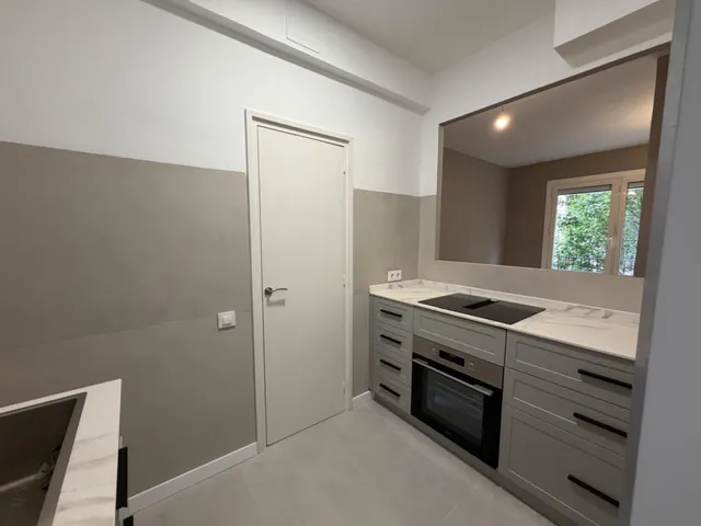 Piso reformado de 3 habitaciones con patio en Gràcia — 45