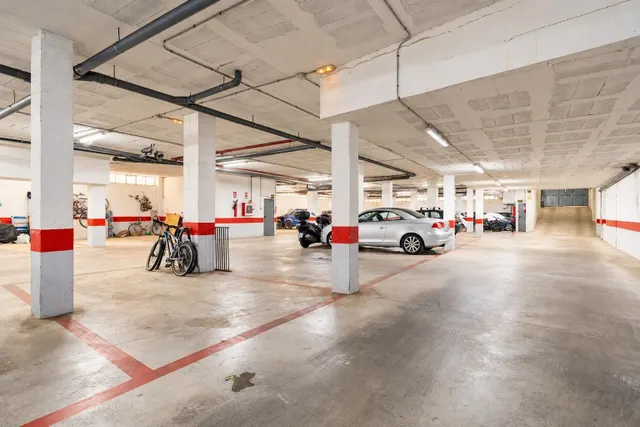 Amplio piso de 2 dormitorios y 2 baños con parking en Campos — 18