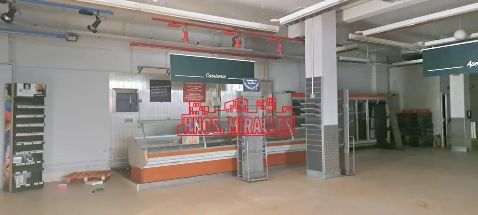 ¡¡ SE ALQUILA INTERESANTE LOCAL IDEAL PARA SUPERMERCADO U HOSTELERIA EN GENERAL!!