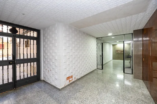PISO EN ÚLTIMA PLANTA CON 3 DORMITORIOS, CALEFACCIÓN Y RECIÉN PINTADO EN MARQUÉS DE MONDÉJAR – JUNTO A ALHAMAR — 5