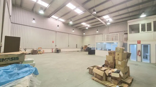 NAVE INDUSTRIAL EN POLÍGONO LOS LEONES, PINSEQUE | ESPACIO,  - foto 3