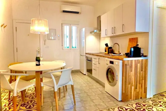 Piso en Malaga con licencia turistica y gran potencial - foto 3