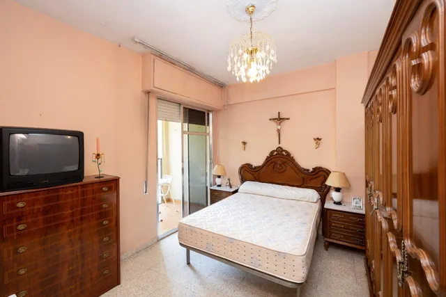 Amplio y luminoso piso de tres dormitorios con muy buenas vistas en avd don bosco — 26