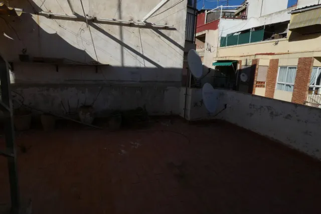 VENTA DE PISO + LOCAL — 27
