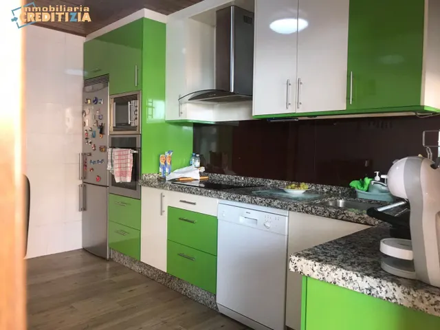CASA CON TERRAZA Y PISO — 7