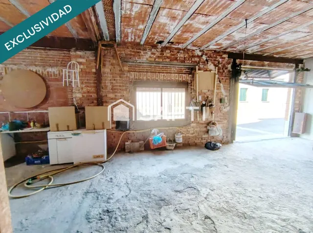 AMPLIA VIVIENDA DE 4 DORMITORIOS CON ALMACÉN/GARAJE INDEPENDIENTE DE 94 M² EN NAVAHERMOSA – MONTES DE TOLEDO — 28