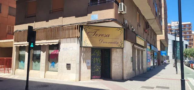SE VENDE LOCAL COMERCIAL A 2 CALLES, CHAFLÁN EN ARQUITECTO V