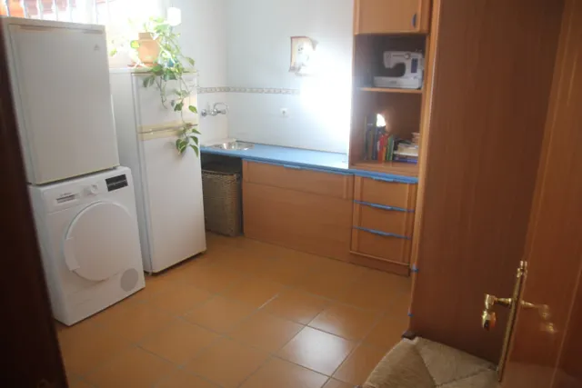 se vende casa adosada en el centro a tan solo 150 metros de la playa — 44